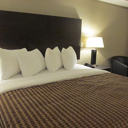 Sigma Inn & Suites Melville Екстер'єр фото