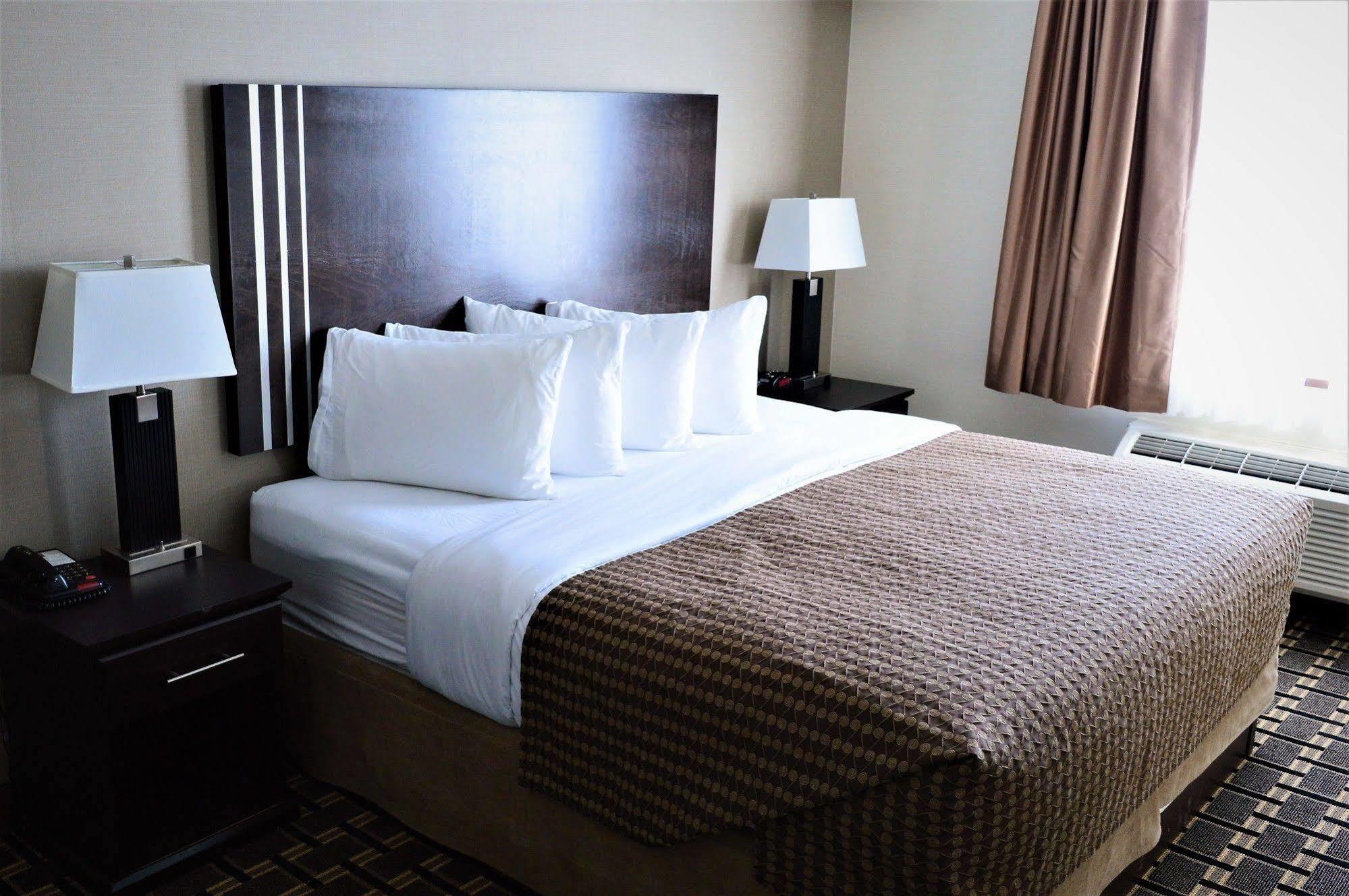 Sigma Inn & Suites Melville Екстер'єр фото