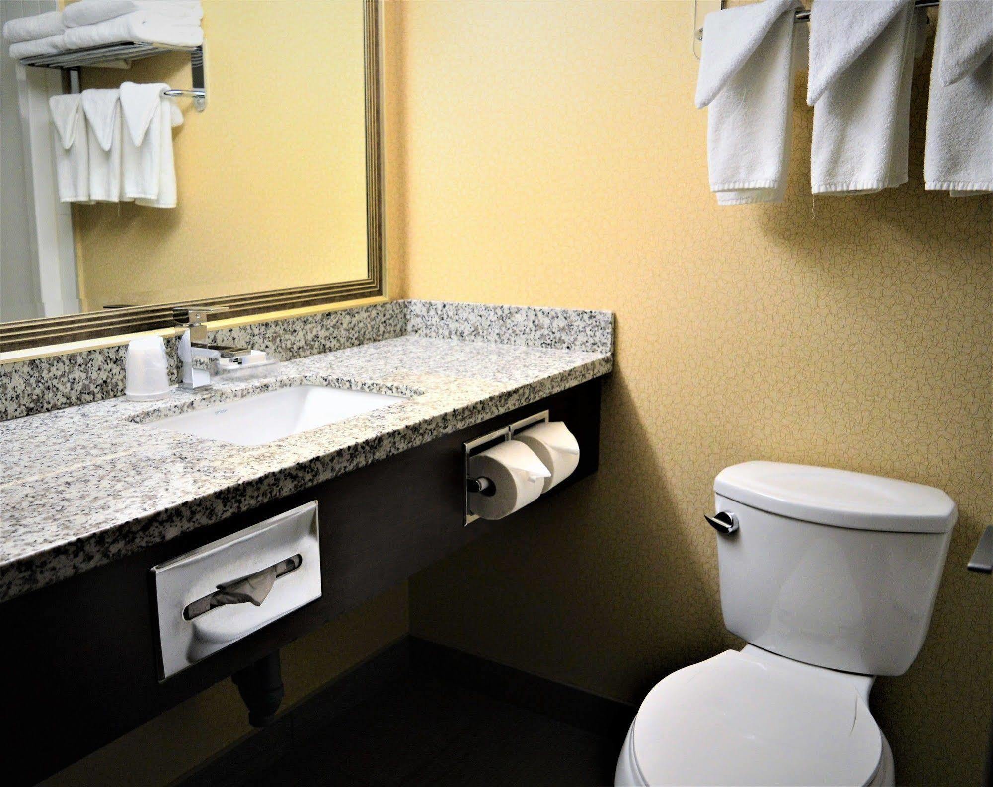 Sigma Inn & Suites Melville Екстер'єр фото