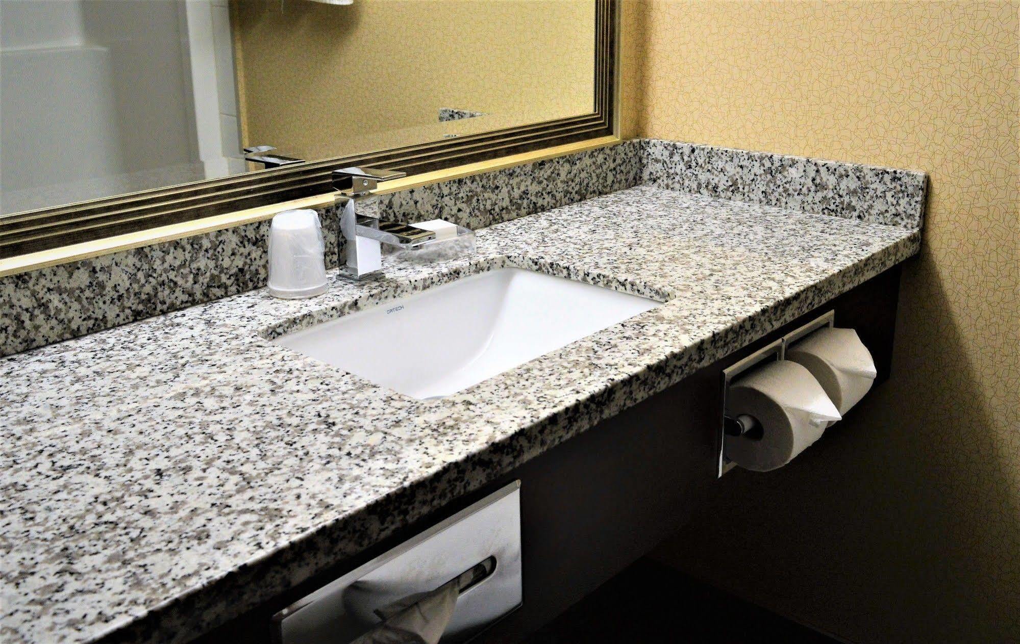 Sigma Inn & Suites Melville Екстер'єр фото